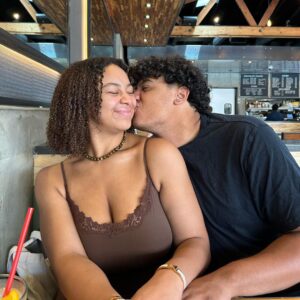 Nia Sioux Instagram - curly hair don’t care😚