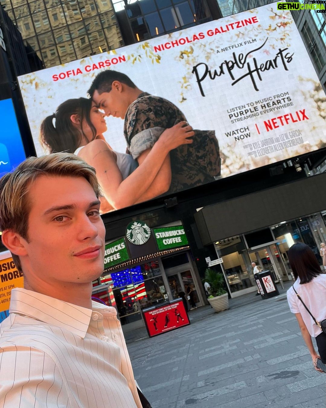 Nicholas Galitzine Instagram - Goodbye 2022 ✌🏻