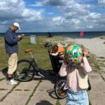 Nicholas Kawamura Instagram - Annonce Vi har fået ny cykel fra @babboe.dk Med siddepladser til fire små barnerumper Så for tiden stikker jeg af med de to store, når lillesøster har brug for ekstra ro❤️ Charlottenlund