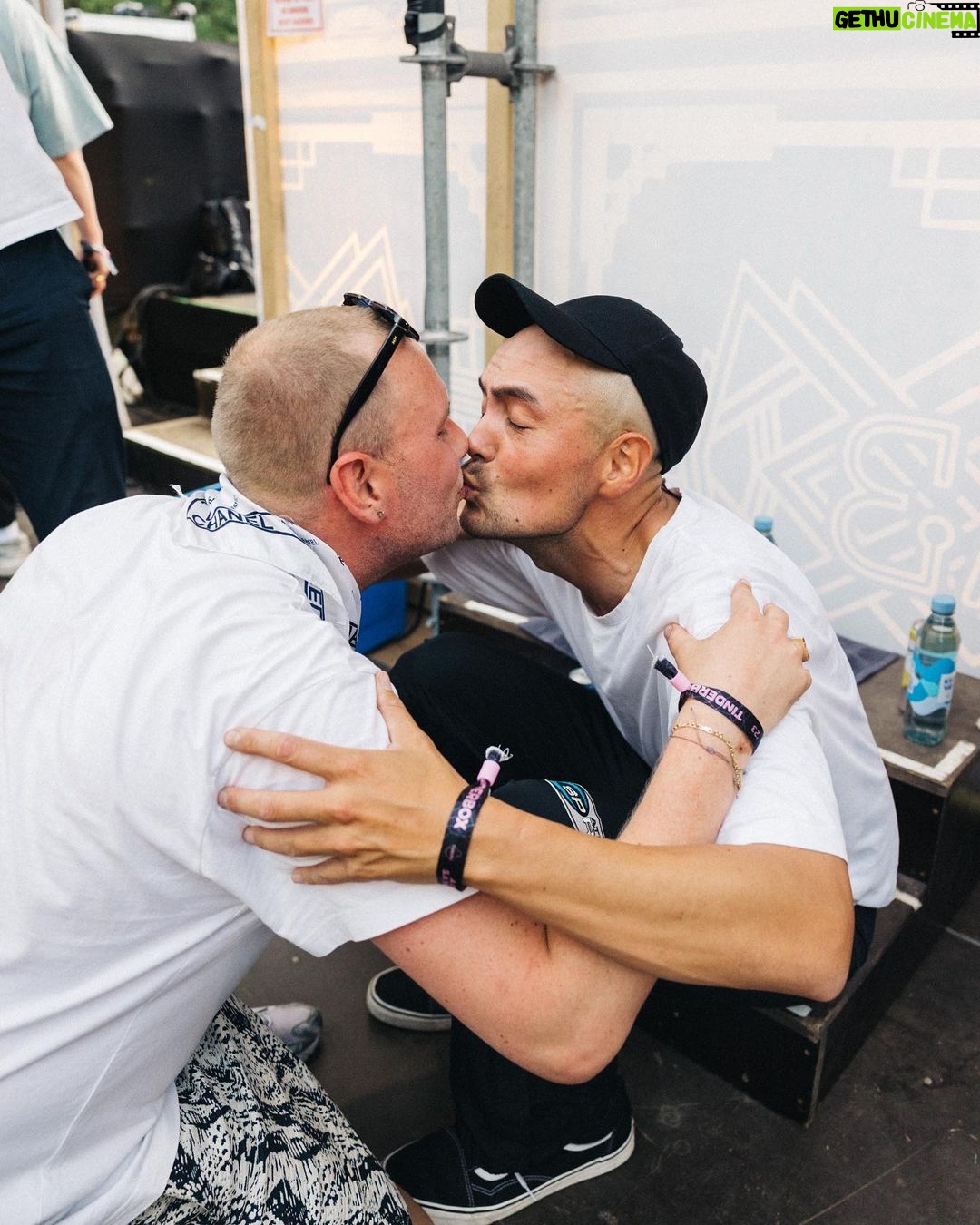 Nicholas Kawamura Instagram - Tabte mit hjerte til @tinderbox_official i går med @jencelkawamura 🥹 En aften som vi aldrig vil glemme❤️ Magicbox crowden er den vildeste! Jeg er målløs… 📸: @alexanderhaakansson Tinderbox