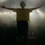 Nicholas Kawamura Instagram - I weekenden startede @pellepeterjencel og jeg festivalsæsonen op på @jellingmusikfestival Jeg ville lyve hvis jeg sagde at jeg ikke var en smule nervøs før vi gik på. Det er fem år siden vi sidst var på tour. Så tak til @dizzymizzlizzyofficial for lige at gå nogle minutter over tid ovre på den anden scene. Det købte mig lige lidt tid til at få styr på åndedrættet før vi gik på😅 Vi skal omkring nogle af de helt skønne scener som @laagsusofficiel i løbet af sommeren og jeg kan kun opfordre dig til at kigge forbi hvis du lige er i nærheden og har lyst til at fyre den🫠 Den fulde tourplan følger btw. i morgen✔️ 📸: @alexanderhaakansson Jelling Musikfestival