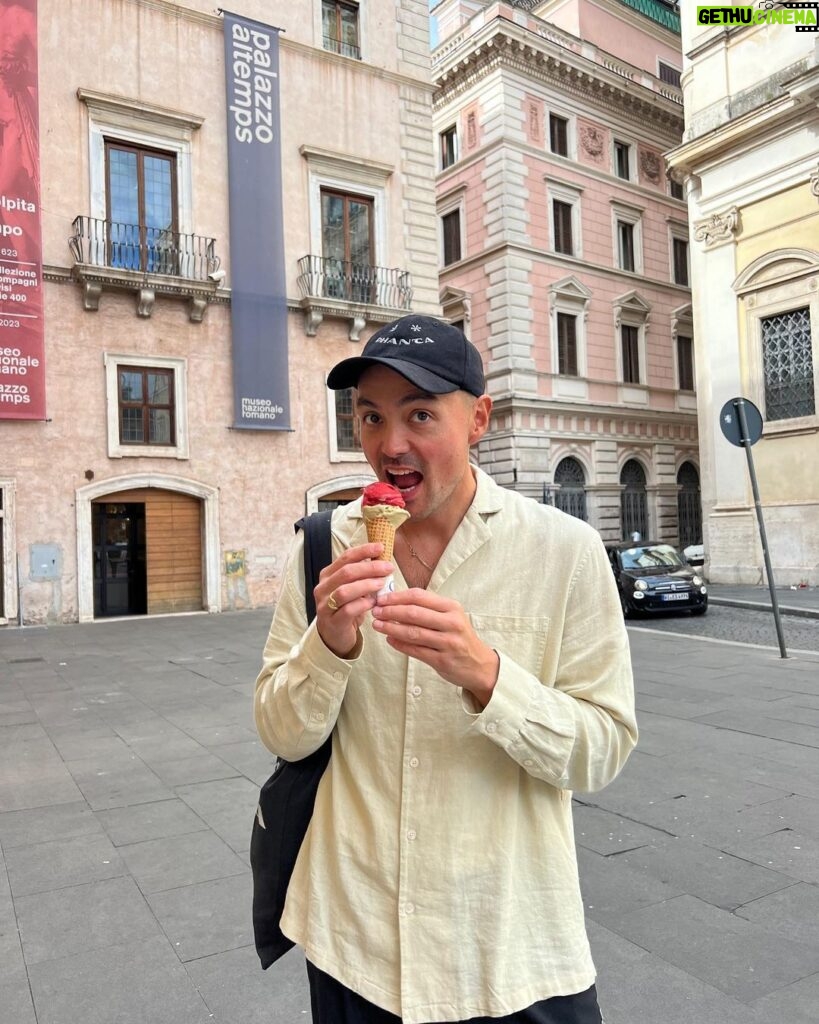 Nicholas Kawamura Instagram - Rom før baby👶🏻🇮🇹🍝 Dag 2. Italy, Rome.