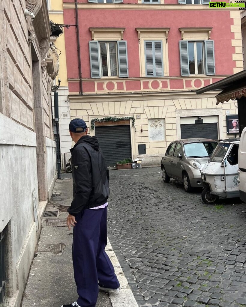 Nicholas Kawamura Instagram - Smuttur til Rom før baby kommer 🇮🇹❤️ Dag 1. Italy, Rome.