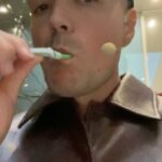 Nicholas Kawamura Instagram – Min weekend var:
1. Æble
2. Næsten (stjerne)klar
3. Børste
4. Yndlingschips (mange) 
5. Planteindkøb (stort)
6. Fint Rent Tøj
