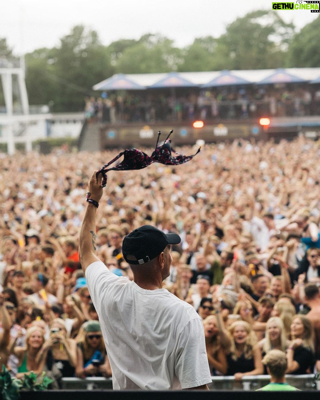 Nicholas Kawamura Instagram - Tabte mit hjerte til @tinderbox_official i går med @jencelkawamura 🥹 En aften som vi aldrig vil glemme❤️ Magicbox crowden er den vildeste! Jeg er målløs… 📸: @alexanderhaakansson Tinderbox