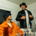 Nicholas Kawamura Instagram - I weekenden startede @pellepeterjencel og jeg festivalsæsonen op på @jellingmusikfestival Jeg ville lyve hvis jeg sagde at jeg ikke var en smule nervøs før vi gik på. Det er fem år siden vi sidst var på tour. Så tak til @dizzymizzlizzyofficial for lige at gå nogle minutter over tid ovre på den anden scene. Det købte mig lige lidt tid til at få styr på åndedrættet før vi gik på😅 Vi skal omkring nogle af de helt skønne scener som @laagsusofficiel i løbet af sommeren og jeg kan kun opfordre dig til at kigge forbi hvis du lige er i nærheden og har lyst til at fyre den🫠 Den fulde tourplan følger btw. i morgen✔️ 📸: @alexanderhaakansson Jelling Musikfestival