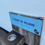 Nicholas Kawamura Instagram - Vi traf en rask beslutning og tog til Bornholm her i weekenden❤️ 1. Najell livet 2. Pizza date 3. Georg look i blæsevejr 4. @trinekjaer_ har et moment☕️☀️ 5. Blæsevejrsbegejstring 6. Stedet 7. Robiiiin😍 8. Bornholmsk eller hollandsk??? Allinge, Bornholm, Denmark