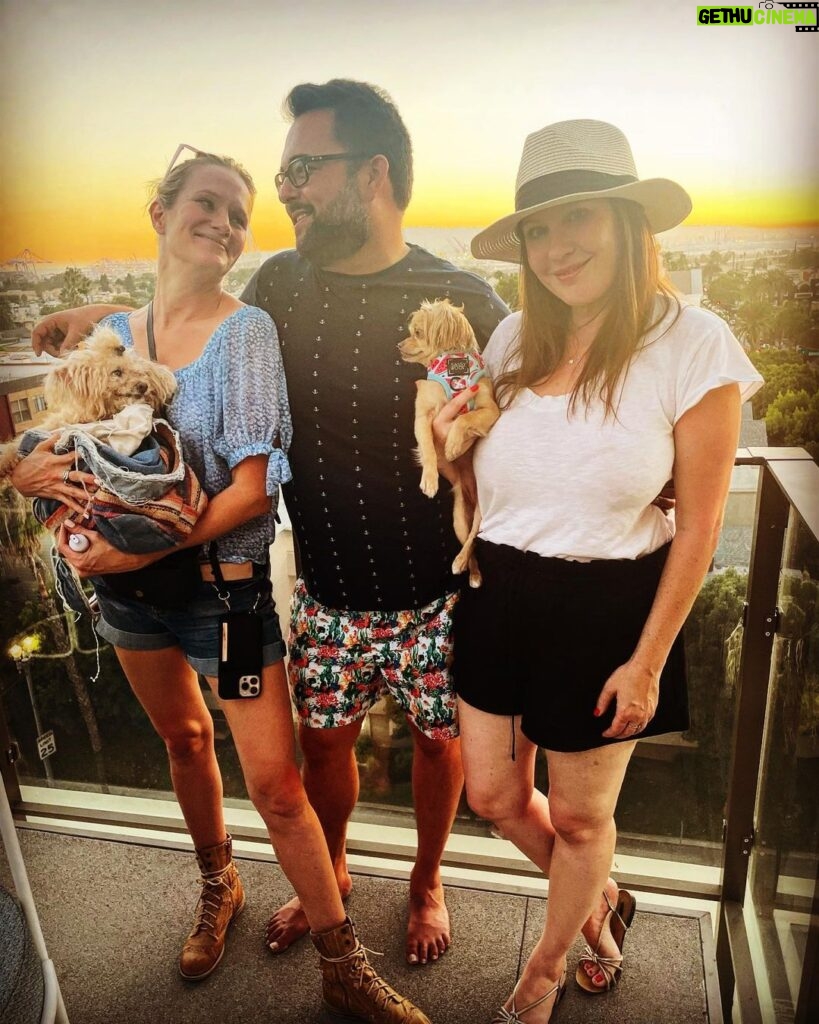 Nicholle Tom Instagram - Loving sunset looks… #HappyBirthdayJosey #iLoveYou @hihoneyjose @carriecarebear @wee.lil.eloise #day206 #365daysofchesty