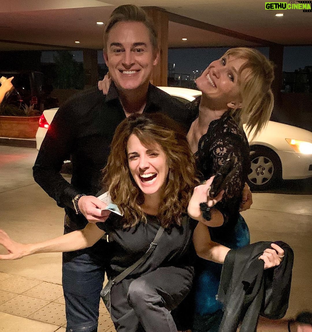 Nicholle Tom - 1.2K Likes - We are all connected! Xoxo Don’t forget to smile! #LoveLife #DontWorryBeHappy