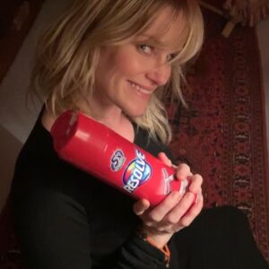 Nicholle Tom Instagram - Doing my best #uma whilst cleaning carpet stains the other night! #resolve #pulpfiction #peaceout✌@umathurman