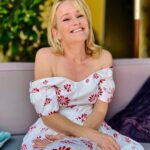 Nicholle Tom Instagram - 🎼 Sunshine on my shoulder makes me happppy! 🎶 😂 Happy Saturday y’all! Xoxo