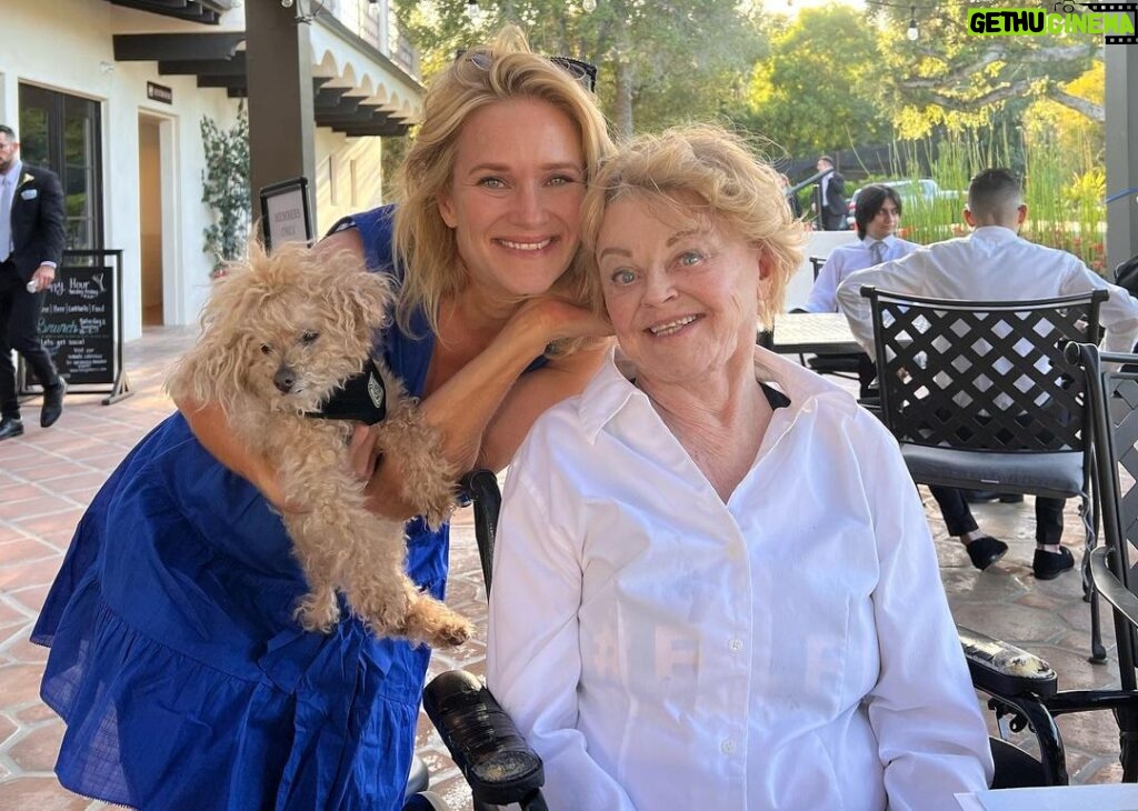 Nicholle Tom Instagram - Happy 80th sweet Mama! I love you. ❤️ 80’s the new 60 fer-sure. Just getting younger and younger… #MindSet #HappinessIsTheBestMoisturizer #BenjaminButtonSyndrome #BelieveitSeeitBeit