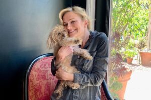 Nicholle Tom Instagram - I just want to pet him & hug him & squeeze him & love him all up!  Wouldn’t that be fuuuuun?!? #day94 #365daysofchesty