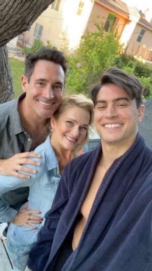 Nicholle Tom Instagram - Omg!! Lol!! Working with these two… 😂 Just laughin’ an dorkin’ out fer days!! Videos always get me… bahahaa! @standstootall21 @gregoryzarian @martinezmargaritasandmurder