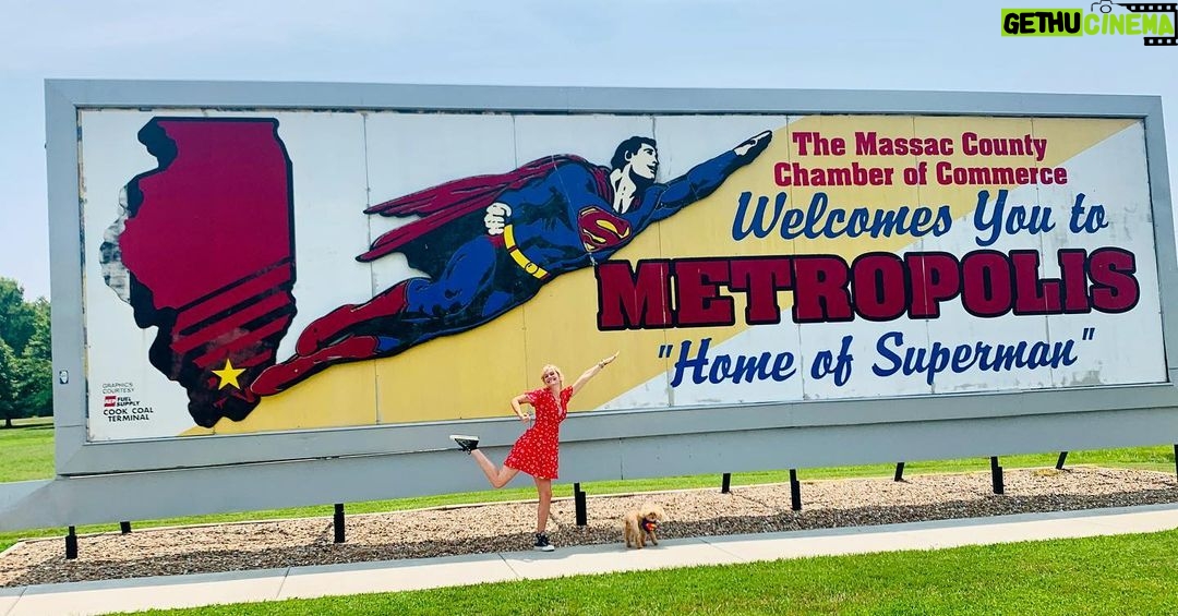 Nicholle Tom Instagram - Look! Up in the air! It’s a bird! It’s a plane! It’s Superman! (And Supergirl... and her Superdog too) 😉 #Metropolis #Superman #SuperGirl