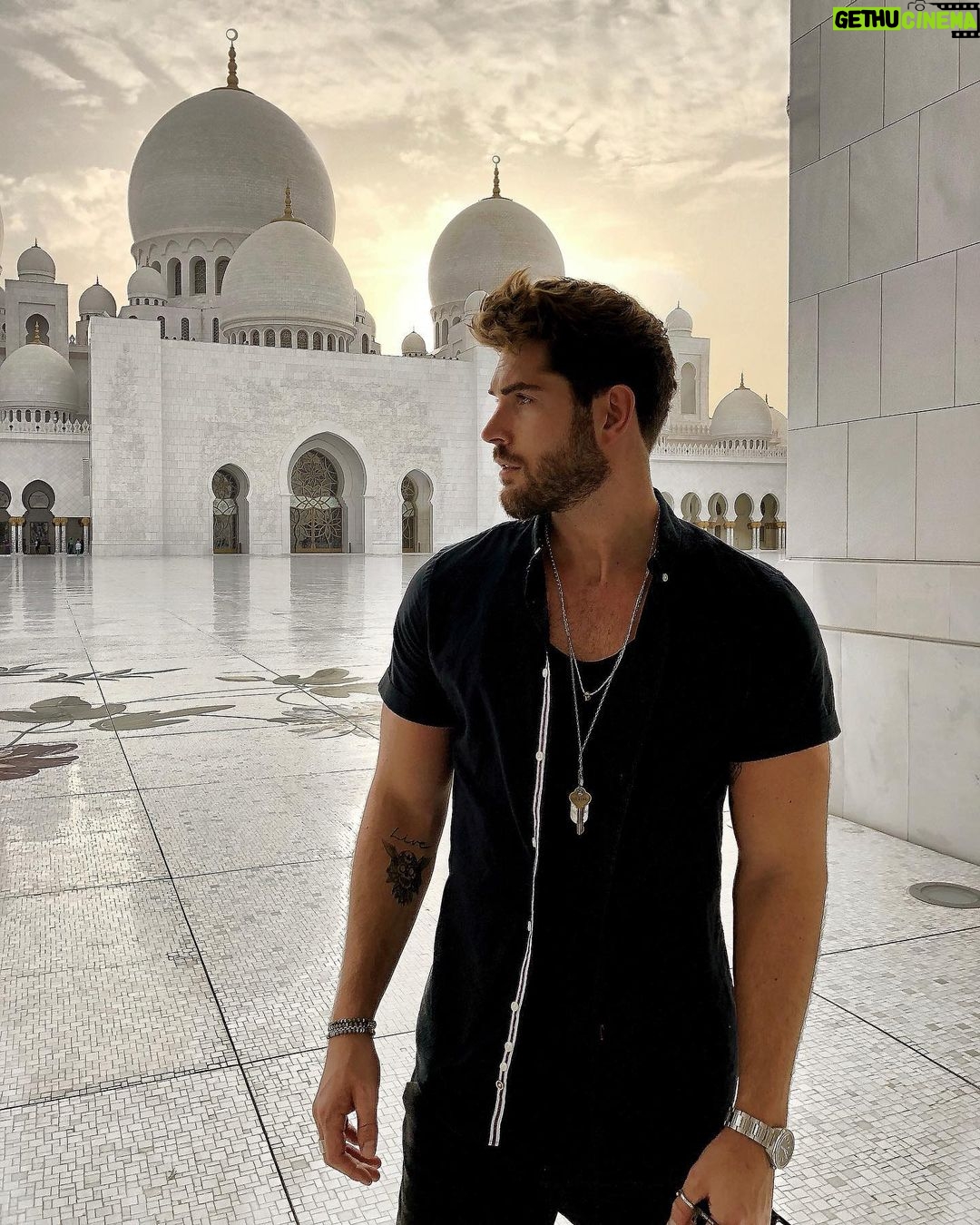 Nick Bateman Instagram - work of art. 🕌 Abu Dhabi, United Arab Emirates