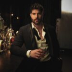 Nick Bateman Instagram - On set with @justinwu 🎥 • Dp @sandteaeggo Styling @mr.stevenbranco Suit @gotstylemen Make-up @jelissairis Location @barchef BarChef