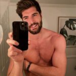 Nick Bateman Instagram - Good Morning 🌞 nothing like a douchey mirror selfie to start the day 🙌🏼 Los Angeles, California