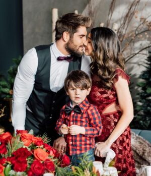 Nick Bateman Instagram - Merry Christmas from the Bateman Family ❄️