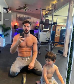 Nick Bateman Instagram - Birthday workout with my boy 🎂