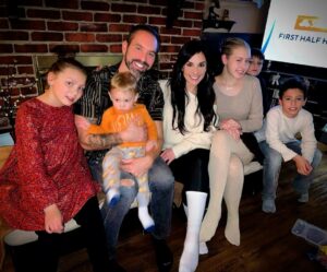 Nick Groff Instagram - LOVE OUR FAMILY!! ❤️ ❤️ 
What a great Thanksgiving! Hope everyone is having a great day with #family #love @tessagroff_