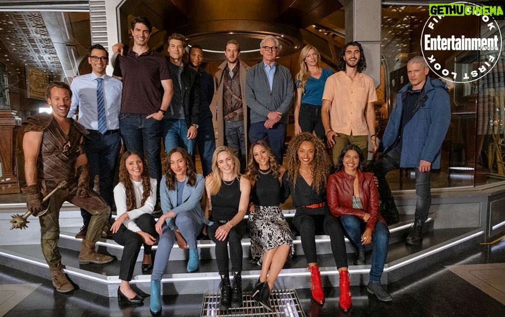 Nick Zano Instagram - #LegendsOfTomorrow 100 class pic The Waverider