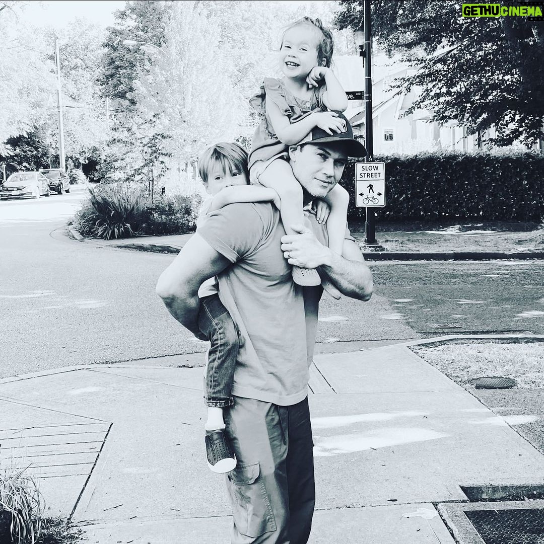 Nick Zano - 29K Likes - It’s my lioness birthday… she’s the strongest, kindest, gentlest warrior I’ve ever come across… incredibly lucky to call her my daughter, a badge I will forever wear with honor and pride…
I love her, I love her, I love her. 👑
