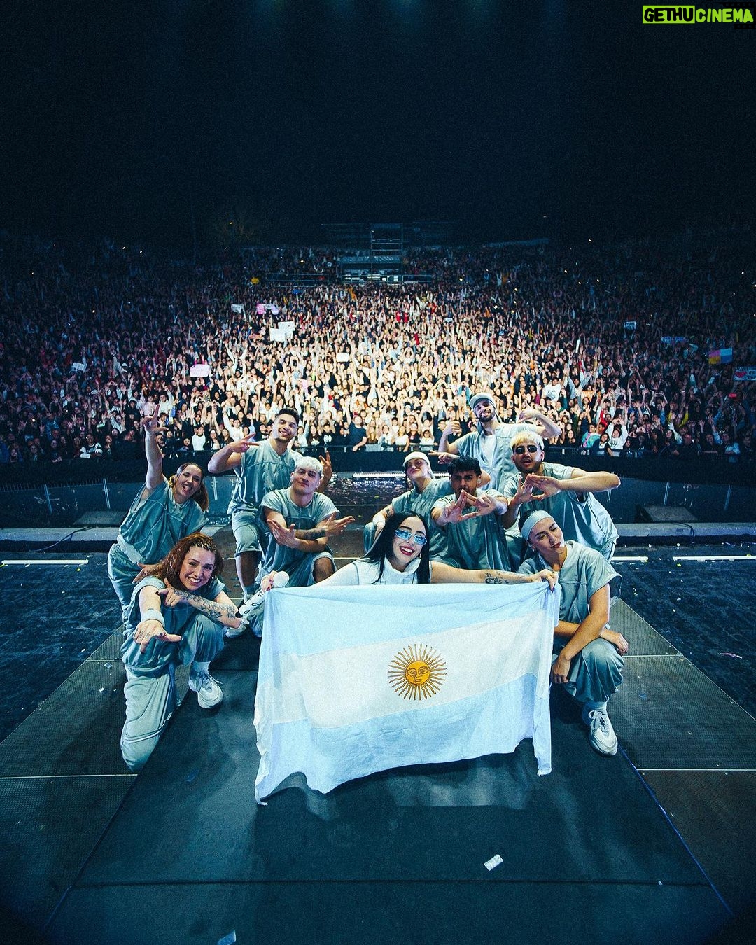 Nicki Nicole Instagram - ROSARIO 🇦🇷 CASA lo que se vivió anoche fue más que especial, el momento más mágico que viví! Gracias por hacerme tan feliz, nada mejor que estar en casa, con la que gente que me conoce desde el día uno 🤍 Gracias infinitas Rosario, y gracias infinitas a toda la gente presente, valoro y me llevo en mi corazón cada segundo de esta noche que en mi ALMA duraran para SIEMPRE 🥹❤️🔥 📸 @mazza.ph Rosario, Santa Fe