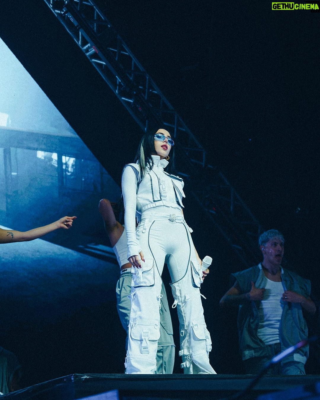 Nicki Nicole Instagram - ROSARIO 🇦🇷 CASA lo que se vivió anoche fue más que especial, el momento más mágico que viví! Gracias por hacerme tan feliz, nada mejor que estar en casa, con la que gente que me conoce desde el día uno 🤍 Gracias infinitas Rosario, y gracias infinitas a toda la gente presente, valoro y me llevo en mi corazón cada segundo de esta noche que en mi ALMA duraran para SIEMPRE 🥹❤️🔥 📸 @mazza.ph Rosario, Santa Fe