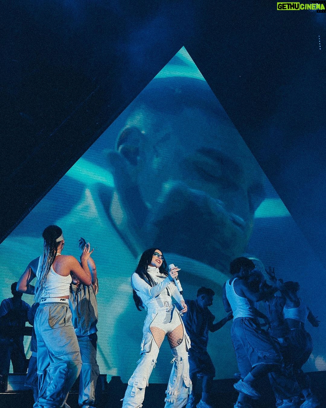 Nicki Nicole Instagram - Eternamente agradecida con toda mi gente 💖💖💖 gracias por la noche de ayer!! una noche INCREÍBLE desde principio a fin ❤️🩹❤️🩹❤️🩹 y gracias a mis hermanos y también artistas favoritos por acompañarme esta noche tan importante @bizarrap @duki @emiliamernes @wos.ds3 @milo.j gracias de verdad por estar presentes y por acompañarme sabiendo lo que significa para mi todo esto!!! LOS ADOROOOOO❤️❤️❤️ 📸 @mazza.ph Movistar Arena Argentina