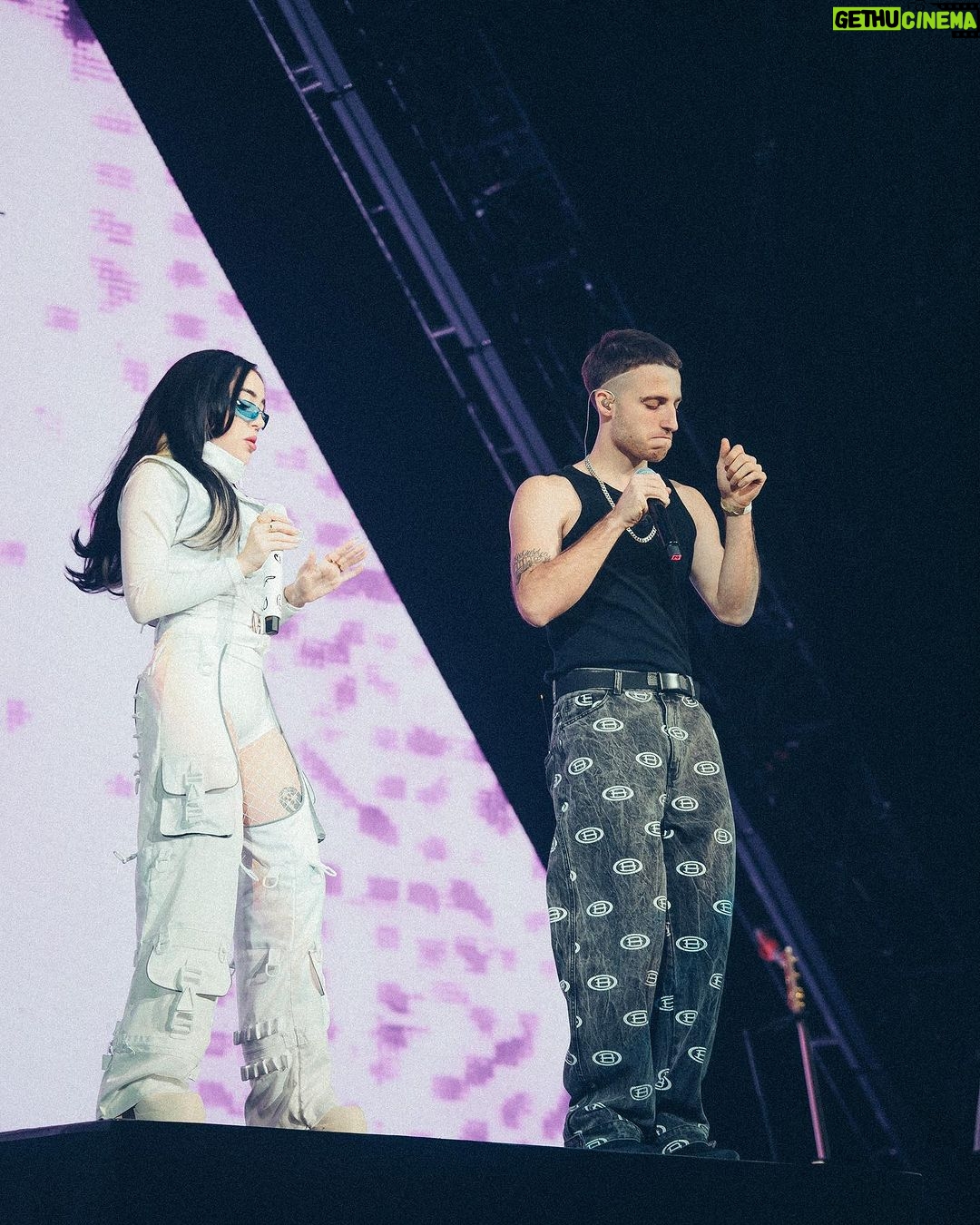 Nicki Nicole Instagram - Eternamente agradecida con toda mi gente 💖💖💖 gracias por la noche de ayer!! una noche INCREÍBLE desde principio a fin ❤️🩹❤️🩹❤️🩹 y gracias a mis hermanos y también artistas favoritos por acompañarme esta noche tan importante @bizarrap @duki @emiliamernes @wos.ds3 @milo.j gracias de verdad por estar presentes y por acompañarme sabiendo lo que significa para mi todo esto!!! LOS ADOROOOOO❤️❤️❤️ 📸 @mazza.ph Movistar Arena Argentina