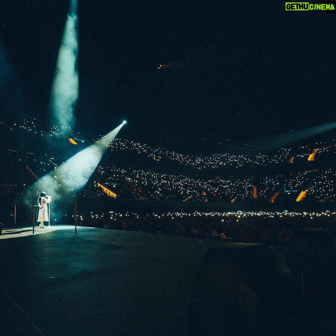Nicki Nicole Instagram - LO QUE UN DÍA FUE UN SUEÑO HOY ES REALIDAD, UNA NOCHE MÁGICA EN DONDE MIENTRAS ESTABA CANTANDO ME DICEN QUE LA QUINTA FECHA SE AGOTÓ Y QUE AGREGAMOS UNA SEXTA ESTE 19 DE OCTUBRE, NUNCA PENSÉ QUE IBA A SENTIR DOBLE FELICIDAD, VA, TRIPLE PORQUE GANO ARGENTINA ENCIMA. GRACIAS POR LA NOCHE DE HOY Y POR TODA LA MAGIA QUE GIRA AL REDEDOR DE ALMA ❤️🔥 NOS VEMOS MAÑANA EN EL CUARTO MOVISTAR 😍 HOY, VIERNES 3 PM VENTA GENERAL 😎💕 📸: @mazza.ph