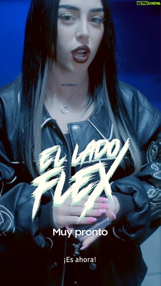 Nicki Nicole Instagram - ¿Estás listo para unirte al lado flex? El #GalaxyZFlip5 llegó para superar todas tus expectativas 🔥 Te lo dice @nicki.nicole, el momento es ahora 😎 #UniteAlLadoFlex 🚀 Encontrá toda la información en samsung.com/ar ✨