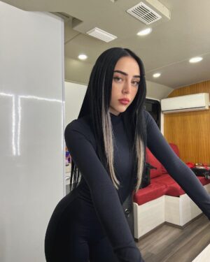 Nicki Nicole Instagram - sabes soy una diabla que tu alma se lleva