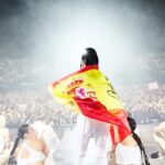Nicki Nicole Instagram - seee terminó la gira de Europaaa🥺pero me llevo tantas cosas hermosas, gracias por este mes tan inolvidable, los shows fueron MAGIA y a las personas que fueron parte GRACIAS por acompañarme con el ALMA🤍 Lista de cosas que más voy a extrañar : MI GENTE HERMOSA EN CADA SHOW GOZANDO💖 La crew 😭 los amo gracias por ser mi dream team 🫡 tortilla de papa( te amo) #riquisima GRACIAS POR ESTÁ GIRA HERMOSAAA LOS AMO NOS VEMOS PRONTO ♾️🇪🇸