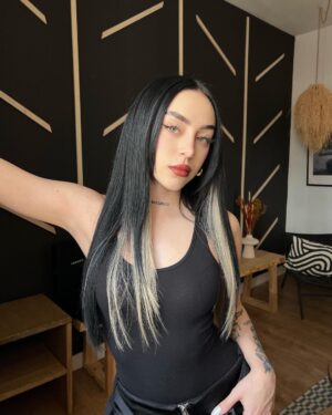 Nicki Nicole Instagram - asique di disparaaaa apúntame y dispara
