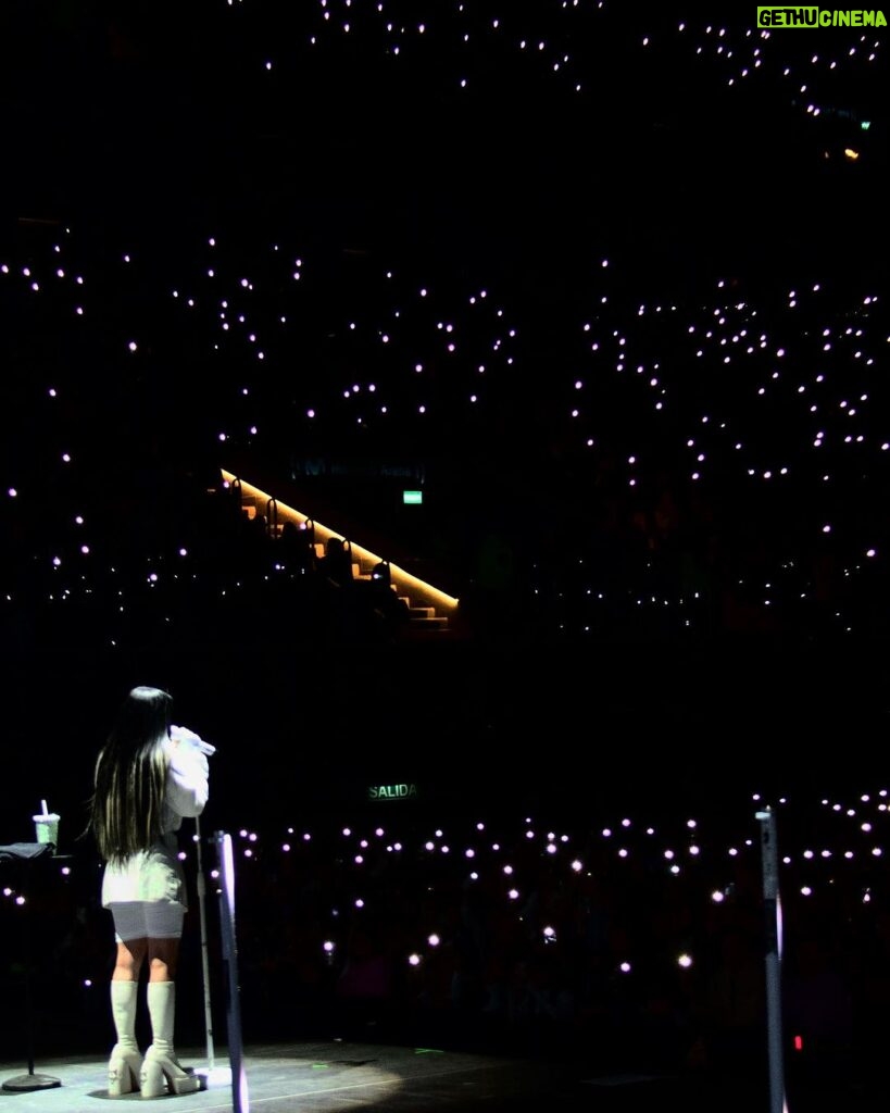 Nicki Nicole Instagram - inmortalizando los momentos desde el alma ❤️‍🔥 La noche de ayer es la que contaré en anécdotas como la mejor de mi vida 😭💕LOS AMO CON TODO MI CORAZÓN ARGENTINA🇦🇷🤍 GRACIAS POR HACERME TAN FELIZ❤️‍🩹❤️‍🩹❤️‍🩹 📸 @mazza.ph 📸 @pilarmmiranda 📸 @marianapoint Movistar Arena Argentina