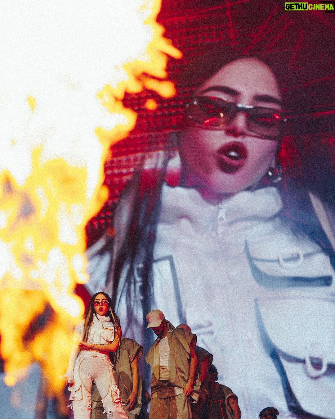 Nicki Nicole Instagram - inmortalizando los momentos desde el alma ❤️🔥 La noche de ayer es la que contaré en anécdotas como la mejor de mi vida 😭💕LOS AMO CON TODO MI CORAZÓN ARGENTINA🇦🇷🤍 GRACIAS POR HACERME TAN FELIZ❤️🩹❤️🩹❤️🩹 📸 @mazza.ph 📸 @pilarmmiranda 📸 @marianapoint Movistar Arena Argentina