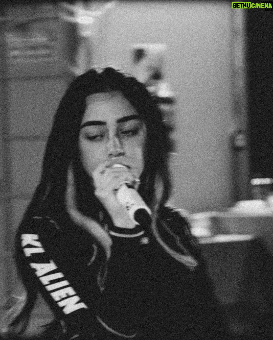 Nicki Nicole Instagram - ensayando con el ALMA para los mágicos shows que se vienen 💖 no puedo estar más felizz <3 en qué fecha te veo??? 😍 📸 @jesspraznik