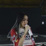 Nicki Nicole Instagram - ESTOY MUY EMOCIONADA POR TODO LO QUE ESTA PASANDO ESTE AÑOOOOOOO🥺 ESTOY VIVIENDO ALGO HERMOSO. EL AMOR QUE LE ESTAN DANDO A ALMA ES MUY LINDO 💕 PARA MI FUE MUY IMPORTANTE ABRIR MI CORAZÓN Y SABER QUE TANTOS DE USTEDES LO HICIERON PROPIO Y SE SINTIERON IDENTIFICADOS. ES LO MAS LINDO QUE PUEDE VIVIR UN ARTISTA SE LOS JURO😭💝 SE VIENE LA QUINTAAAAA MAÑANA PREVENTA 10 AM 🇦🇷 SANTANDER AMEX❤️‍🔥❤️‍🔥❤️‍🔥❤️‍🔥