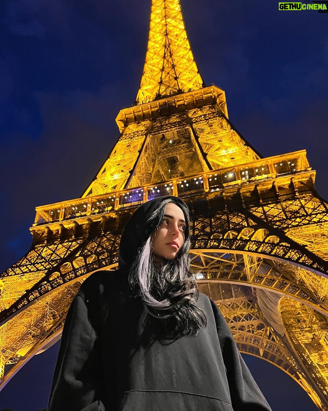 Nicki Nicole Instagram - PARIS 🇫🇷🥺 inolvidable el cariño y el amor que recibÃ! mi ALMA es parte de ustedes. Los amo 💕 Lollapalooza, Paris