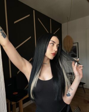 Nicki Nicole Instagram - asique di disparaaaa apúntame y dispara