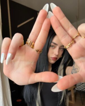 Nicki Nicole Instagram - asique di disparaaaa apúntame y dispara