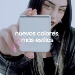 Nicki Nicole Instagram - No importa el color que elijas, lo importante es que te expreses sin límites con el nuevo #GalaxyZFlip5 💥 Hacé como @nicki.nicole y #UniteAlLadoFlex 🖤😏 Más info en samsung.com/ar