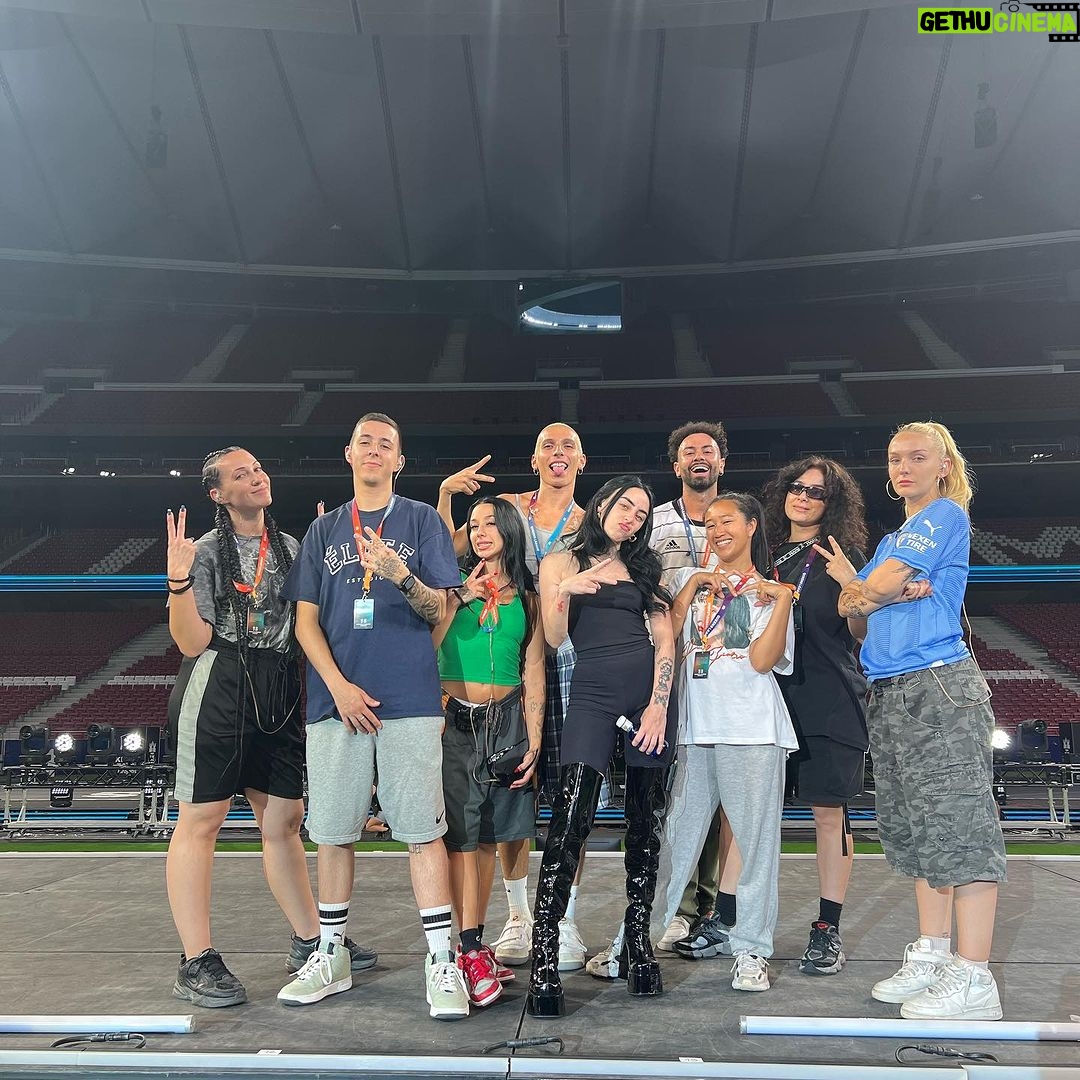 Nicki Nicole Instagram - MI GENTE DE ESPAÑAAAAA🇪🇸😍 CONTANDO LOS DIAS PARA VERNOS EN EL WIZINK Y EL SANT JORDI ♥️ LOS AMO CON TODO MI CORAZÓN💝💝💝 vas a venir si o no? 🎫TICKETS: https://www.ticketmaster.es/search?keyword=nickinicole España
