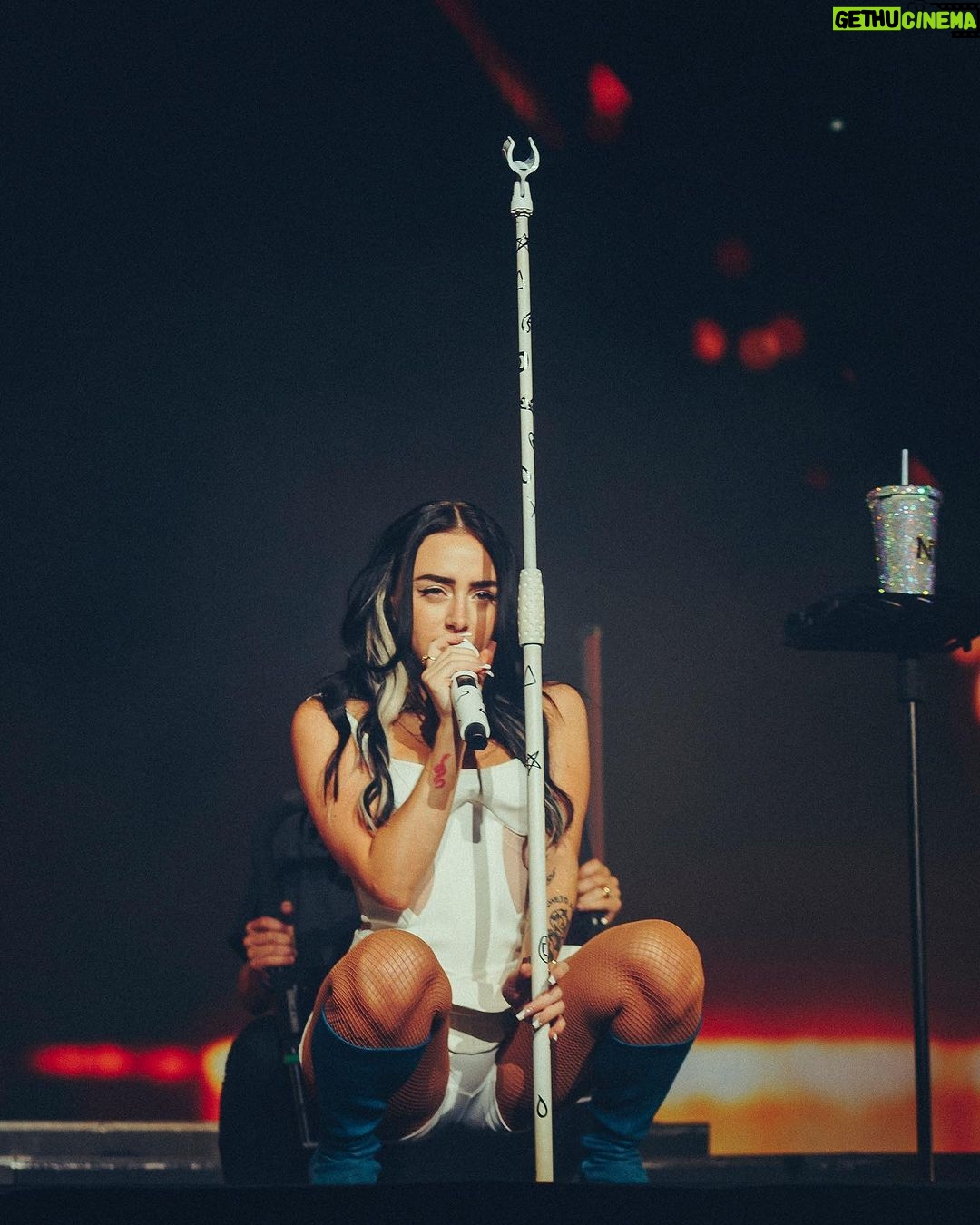 Nicki Nicole Instagram - EL ÚLTIMO SHOWWW DEL AÑOOOooO ❤️🔥 GRACIAS POR LA NOCHE MARAVILLOSA QUE ME HICIERON VIVIR, Y GRACIAS POR ACOMPAÑARME EN ESTE AÑO TAN ESPECIAL, LOS AMO DEMASIADOOoOoO 📸@mazza.ph 📸 @jesspraznik Movistar Arena Argentina