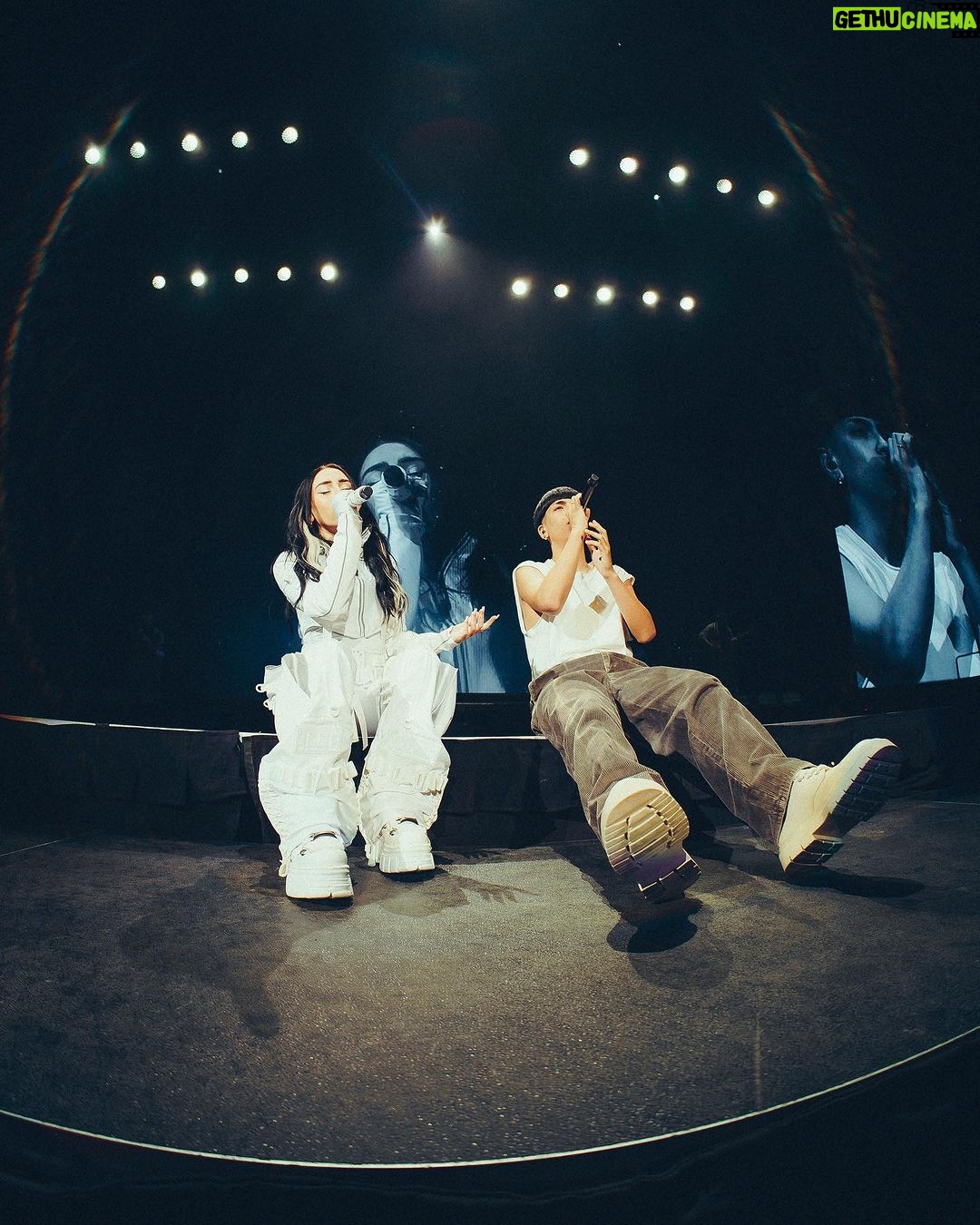 Nicki Nicole Instagram - EL ÚLTIMO SHOWWW DEL AÑOOOooO ❤️🔥 GRACIAS POR LA NOCHE MARAVILLOSA QUE ME HICIERON VIVIR, Y GRACIAS POR ACOMPAÑARME EN ESTE AÑO TAN ESPECIAL, LOS AMO DEMASIADOOoOoO 📸@mazza.ph 📸 @jesspraznik Movistar Arena Argentina