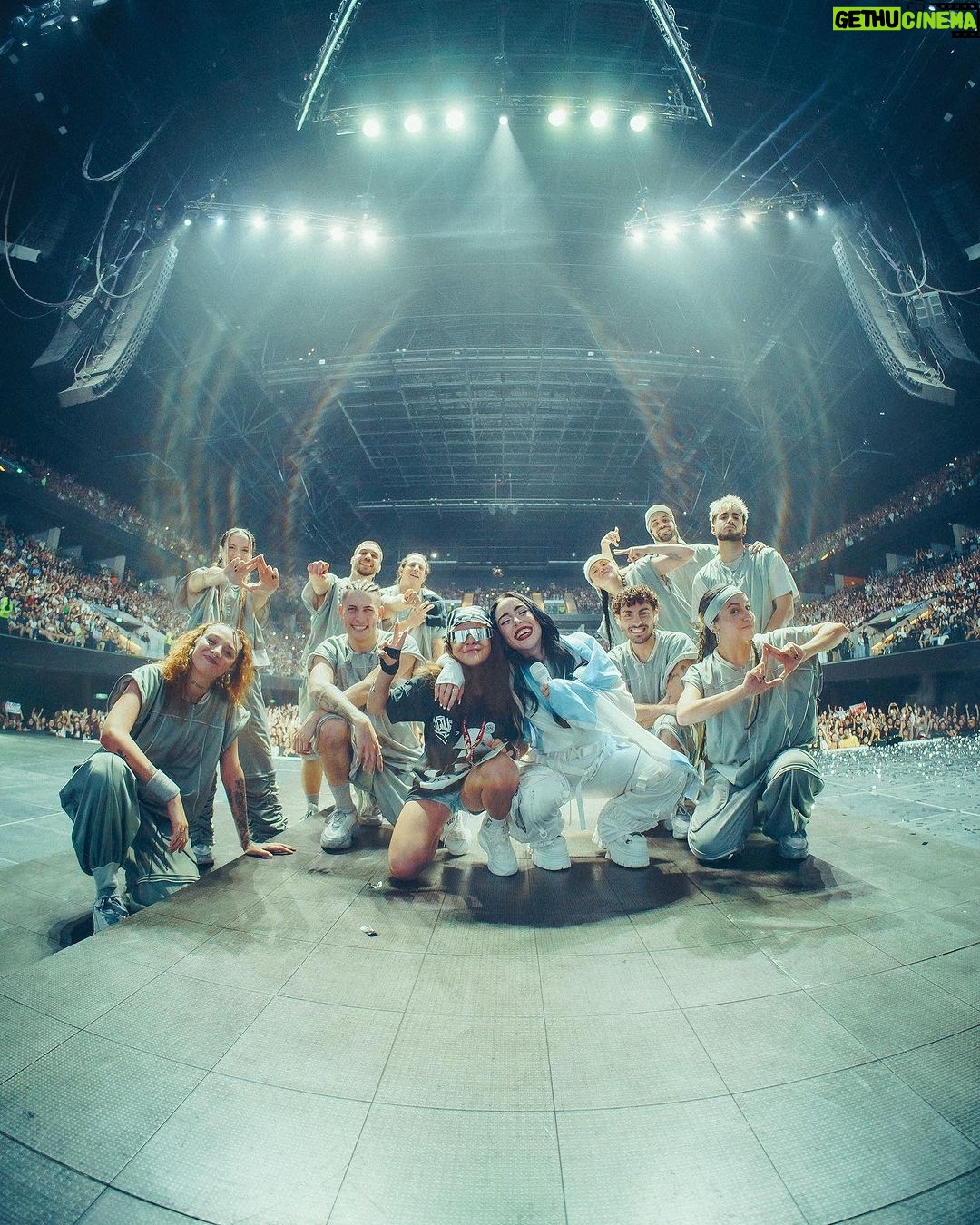Nicki Nicole Instagram - EL ÚLTIMO SHOWWW DEL AÑOOOooO ❤️🔥 GRACIAS POR LA NOCHE MARAVILLOSA QUE ME HICIERON VIVIR, Y GRACIAS POR ACOMPAÑARME EN ESTE AÑO TAN ESPECIAL, LOS AMO DEMASIADOOoOoO 📸@mazza.ph 📸 @jesspraznik Movistar Arena Argentina