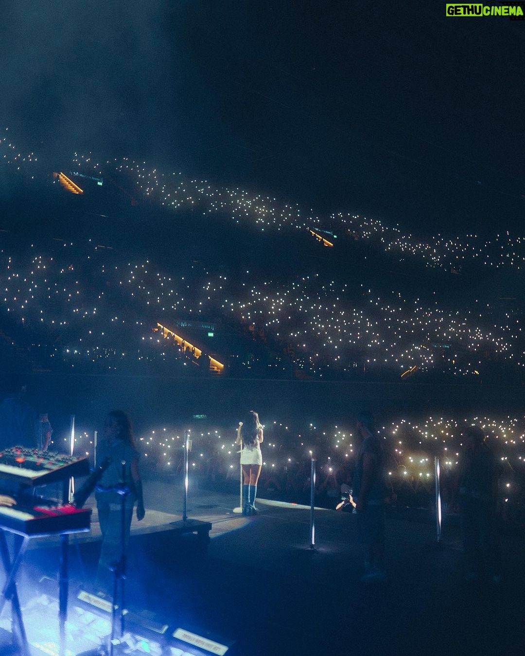 Nicki Nicole Instagram - EL ÚLTIMO SHOWWW DEL AÑOOOooO ❤️🔥 GRACIAS POR LA NOCHE MARAVILLOSA QUE ME HICIERON VIVIR, Y GRACIAS POR ACOMPAÑARME EN ESTE AÑO TAN ESPECIAL, LOS AMO DEMASIADOOoOoO 📸@mazza.ph 📸 @jesspraznik Movistar Arena Argentina