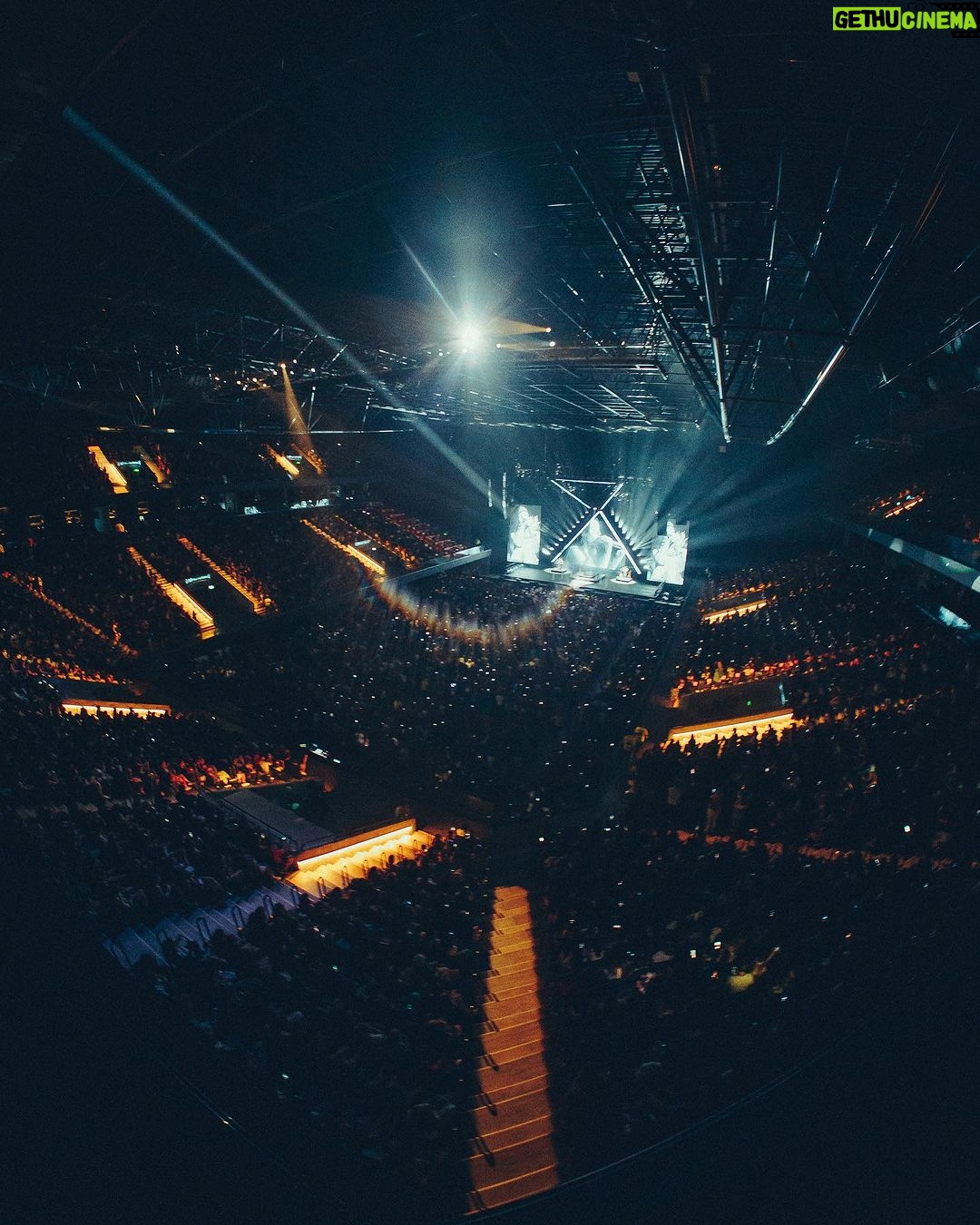Nicki Nicole Instagram - EL ÚLTIMO SHOWWW DEL AÑOOOooO ❤️🔥 GRACIAS POR LA NOCHE MARAVILLOSA QUE ME HICIERON VIVIR, Y GRACIAS POR ACOMPAÑARME EN ESTE AÑO TAN ESPECIAL, LOS AMO DEMASIADOOoOoO 📸@mazza.ph 📸 @jesspraznik Movistar Arena Argentina